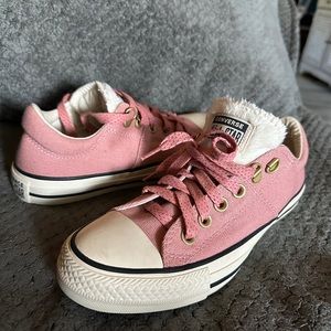 Women’s pink converse Chuck Taylors